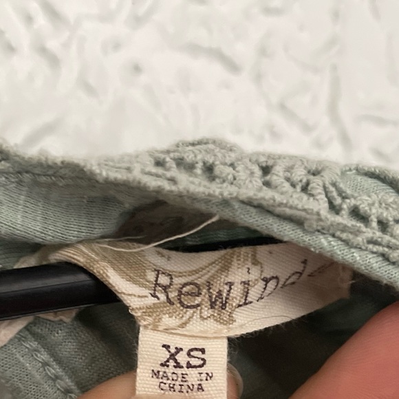 Lace Floral Tanktop - Picture 2 of 4